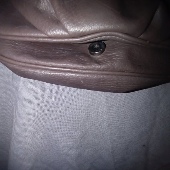 Grey Bench purse - Picture 2 of 13